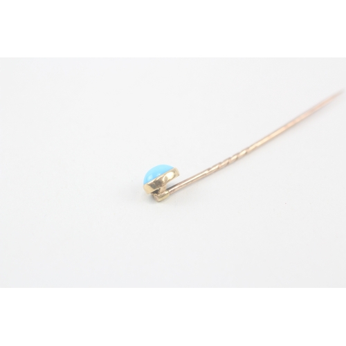 210 - 15ct gold antique turquoise stickpin with a 9ct gold pin (1.8g)