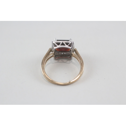 220 - 9ct gold garnet & diamond dress ring (3.3g) Size  P