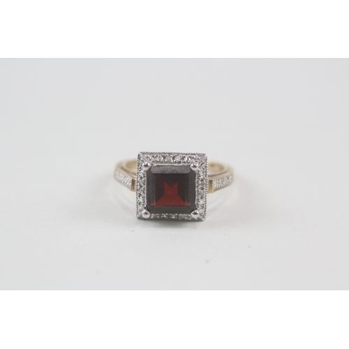 220 - 9ct gold garnet & diamond dress ring (3.3g) Size  P