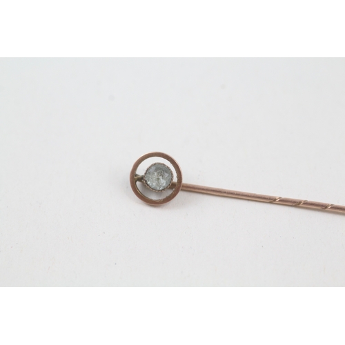 229 - 9ct gold antique paste set stick pin (0.7g)