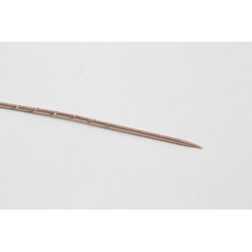 229 - 9ct gold antique paste set stick pin (0.7g)