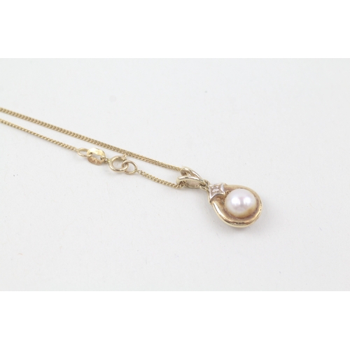 244 - 9ct gold cultured pearl and diamond pendant with 9ct gold chain (2.5g)