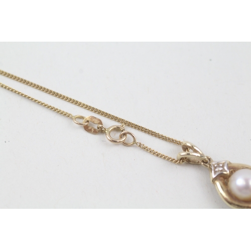 244 - 9ct gold cultured pearl and diamond pendant with 9ct gold chain (2.5g)