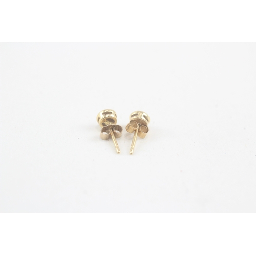 33 - 18ct gold diamond stud earrings with 9ct gold backs (1.1g)