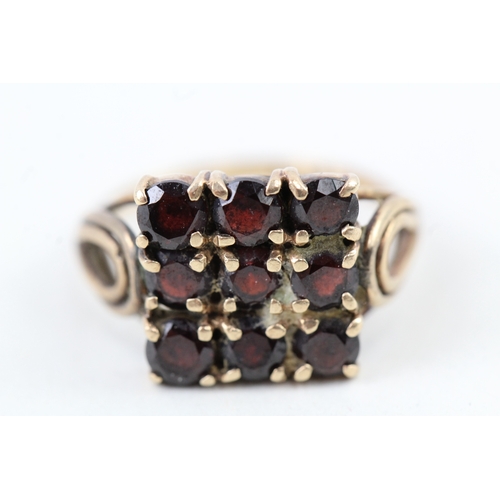 38 - 9ct gold vintage garnet dress ring (3.5g) Size  L