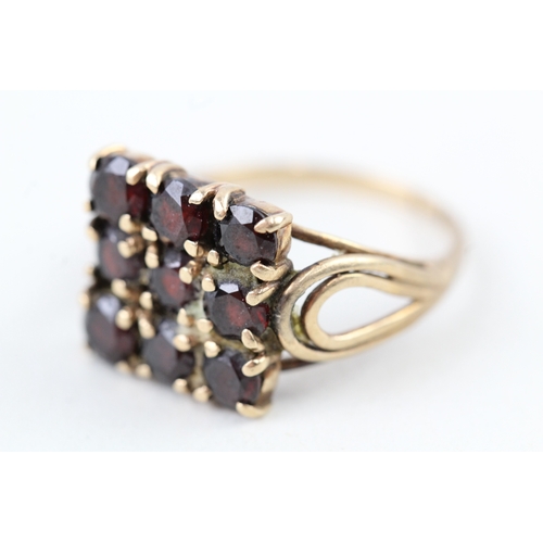 38 - 9ct gold vintage garnet dress ring (3.5g) Size  L