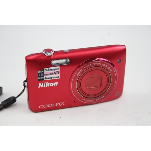 395 - Nikon Coolpix S3500 Digital Compact Camera Working w/ 7x Optical Zoom