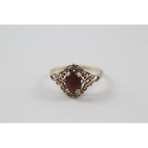 4 - 9ct gold vintage garnet dress ring with ornate frame and shoulders (1.4g) Size  M 1/2