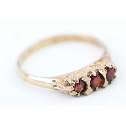 41 - 9ct gold vintage garnet three stone ring with scroll patterned gallery (1.9g) Size  N 1/2