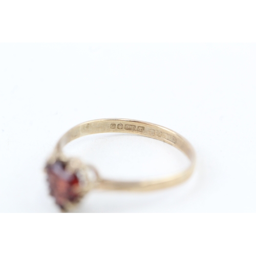 44 - 9ct gold vintage garnet heart shape dress ring (1.3g) Size  M