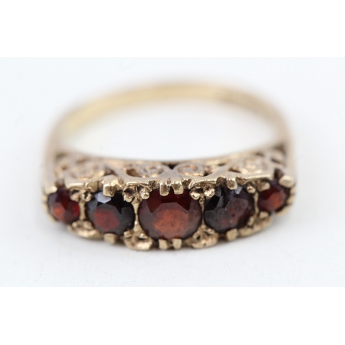 50 - 9ct gold vintage garnet five stone ring with a patterned gallery (3.6g) Size  N