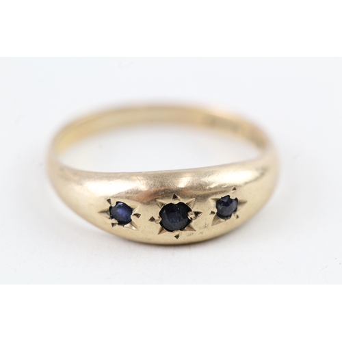 65 - 9ct gold vintage star set sapphire three stone ring (1.9g) Size  N