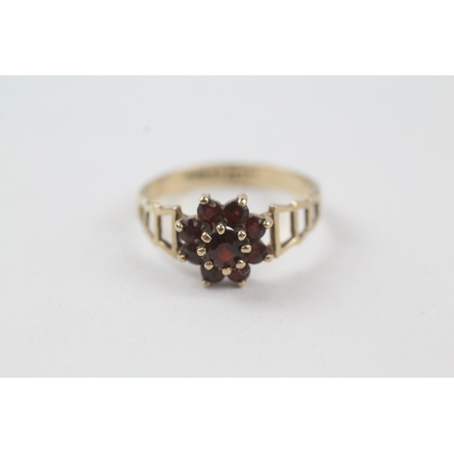 7 - 9ct gold vintage garnet floral cluster dress ring with open work shoulders (2.1g) Size  Q