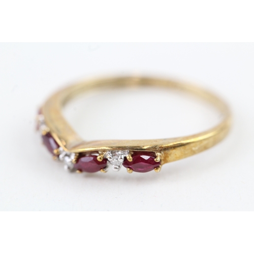 70 - 9ct gold vintage ruby & diamond wishbone ring (1.6g) Size  P