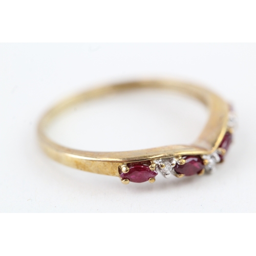 70 - 9ct gold vintage ruby & diamond wishbone ring (1.6g) Size  P