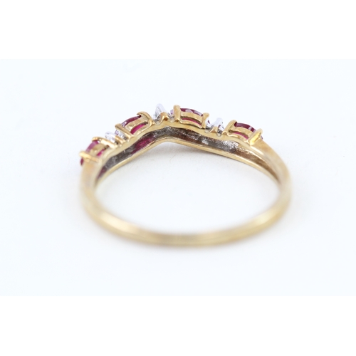 70 - 9ct gold vintage ruby & diamond wishbone ring (1.6g) Size  P