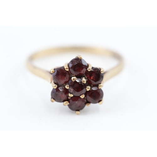 80 - 9ct gold vintage garnet cluster dress ring (2.7g) Size  Q