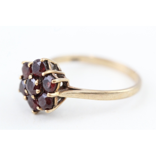 80 - 9ct gold vintage garnet cluster dress ring (2.7g) Size  Q