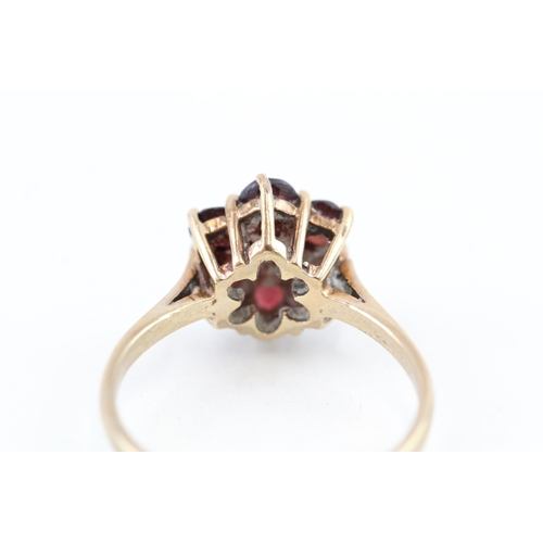 80 - 9ct gold vintage garnet cluster dress ring (2.7g) Size  Q