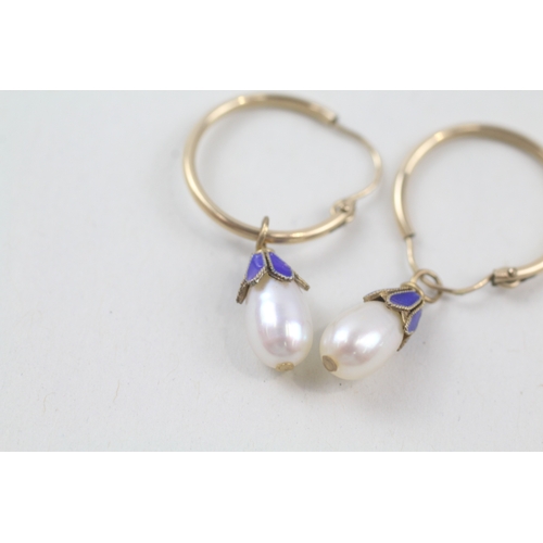 84 - 9ct gold cultured pearl and enamel drop hoop earrings (1.5g)