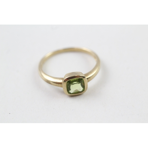 88 - 9ct gold bezel set peridot solitaire dress ring (2.2g) Size  R 1/2