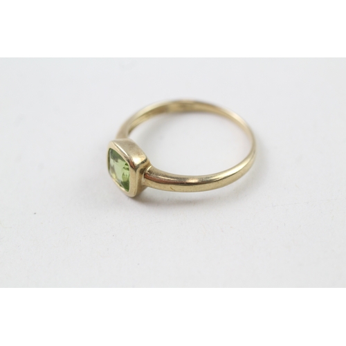 88 - 9ct gold bezel set peridot solitaire dress ring (2.2g) Size  R 1/2