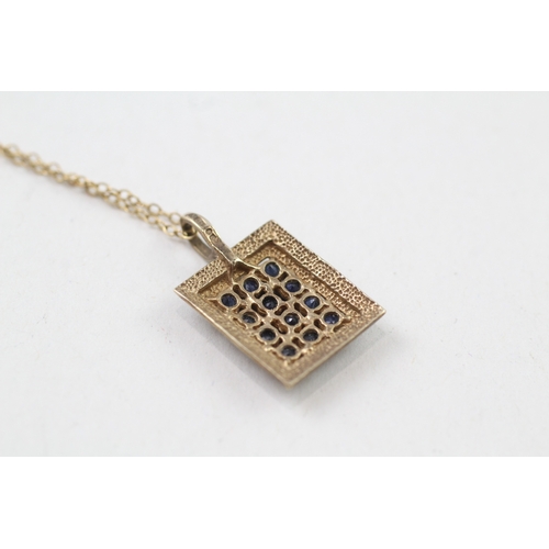 95 - 9ct gold vintage sapphire pendant with 9ct gold chain (3g)