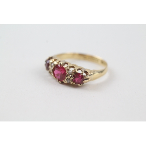 10 - 18ct gold vintage diamond and red gemstone gypsy dress ring (3.9g) Size  O