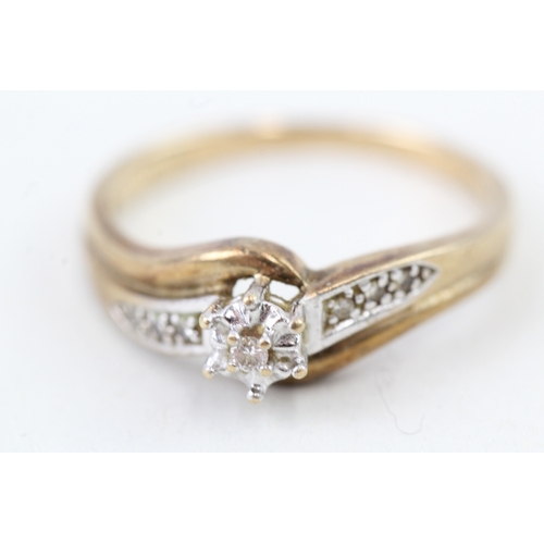 140 - 9ct gold diamond dress ring (3.2g) Size  T