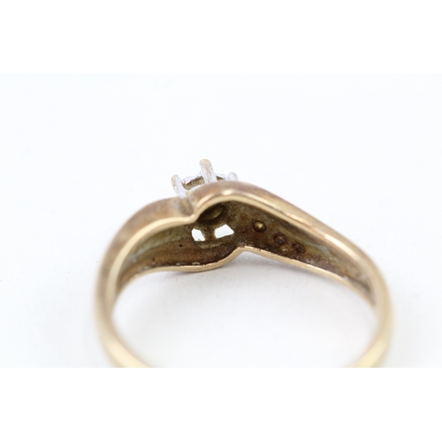 140 - 9ct gold diamond dress ring (3.2g) Size  T