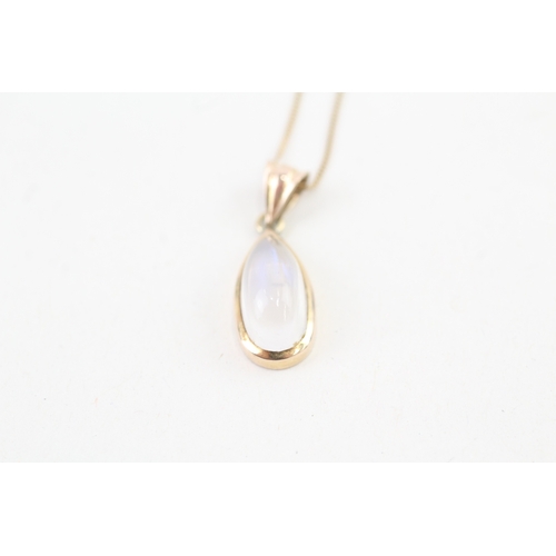 144 - 9ct gold cabochon cut moonstone pendant necklace (2.4g)