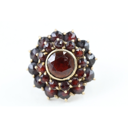 152 - 9ct gold vintage garnet cocktail ring (7.3g) Size  Q