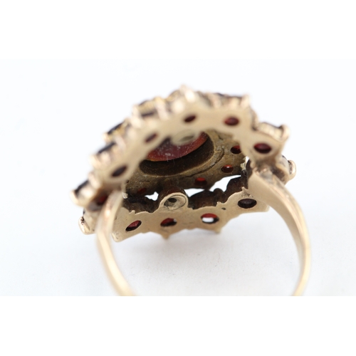 152 - 9ct gold vintage garnet cocktail ring (7.3g) Size  Q