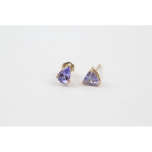 16 - 9ct gold tanzanite stud earrings (0.8g)