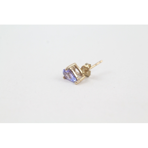 16 - 9ct gold tanzanite stud earrings (0.8g)