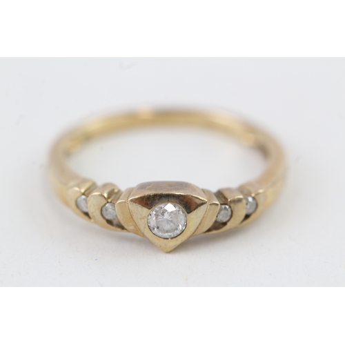 18 - 9ct gold diamond ring (2.2g) Size  N 1/2