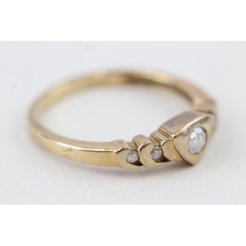 18 - 9ct gold diamond ring (2.2g) Size  N 1/2