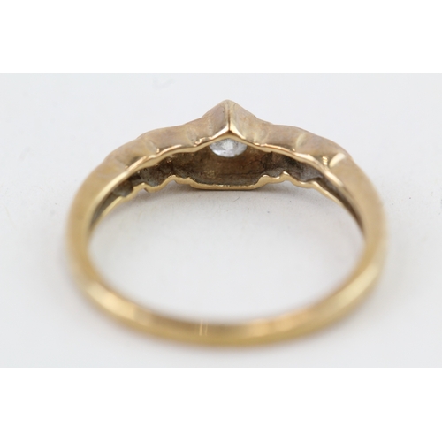 18 - 9ct gold diamond ring (2.2g) Size  N 1/2