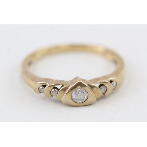 18 - 9ct gold diamond ring (2.2g) Size  N 1/2