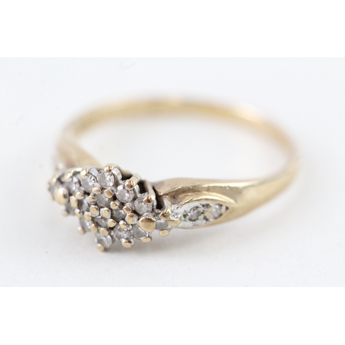 24 - 9ct gold vintage diamond cluster ring (2.2g) Size  P