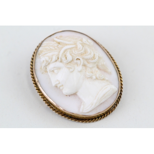 34 - 9ct gold vintage conch shell portrait cameo brooch (8.2g)