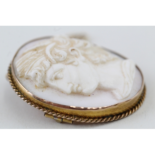 34 - 9ct gold vintage conch shell portrait cameo brooch (8.2g)