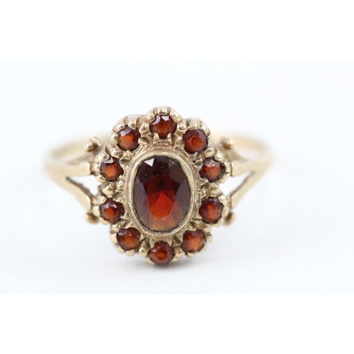 40 - 9ct gold vintage garnet dress ring (2.5g) Size  S