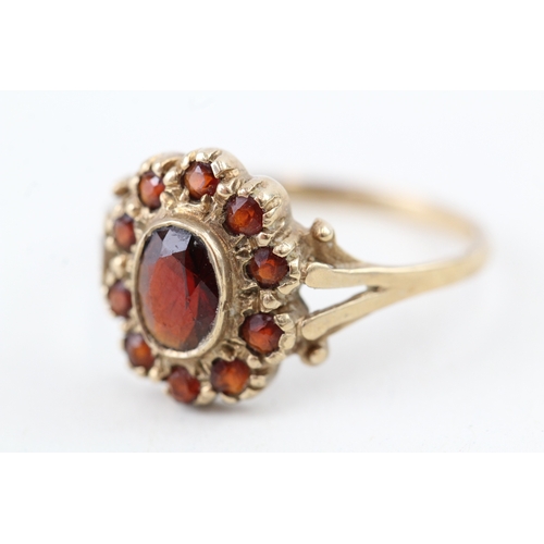 40 - 9ct gold vintage garnet dress ring (2.5g) Size  S