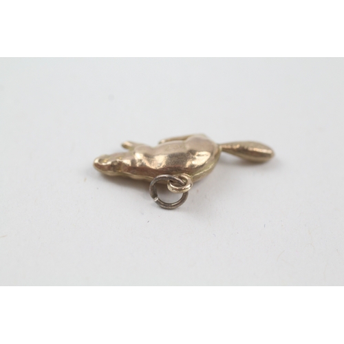 41 - 9ct gold vintage beaver charm (0.8g)