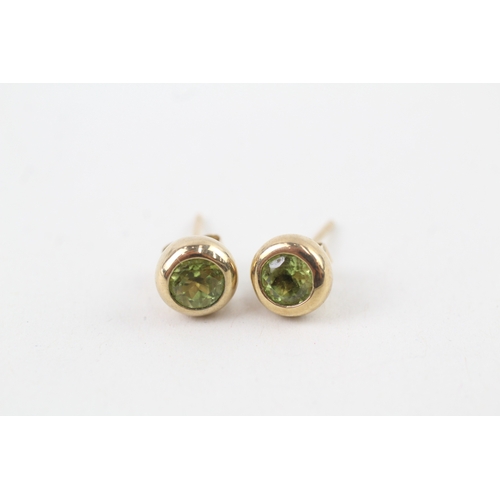 49 - 9ct gold peridot stud earrings with scroll backs (2.3g)