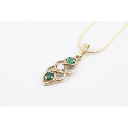 7 - 9ct gold emerald & opal pendant necklace (3.2g)