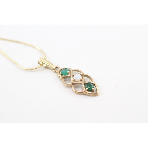 7 - 9ct gold emerald & opal pendant necklace (3.2g)