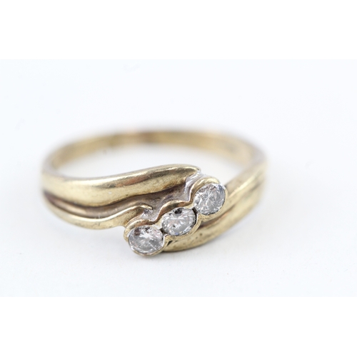 75 - 9ct gold vintage diamond three stone ring (1.9g) Size  K