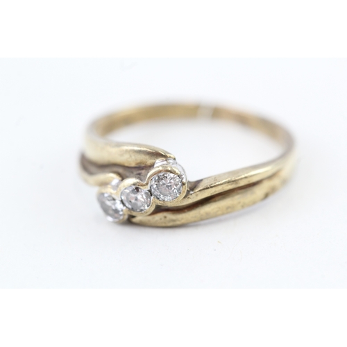 75 - 9ct gold vintage diamond three stone ring (1.9g) Size  K